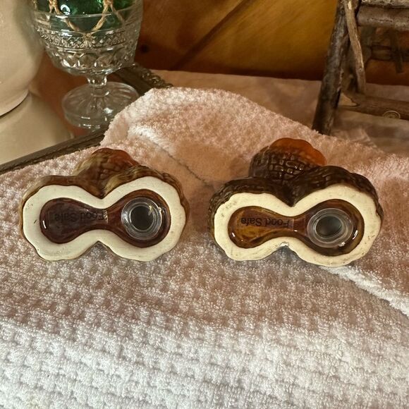 Ceramic Pumpkin Salt and Pepper Shakers - Picture 4 of 4